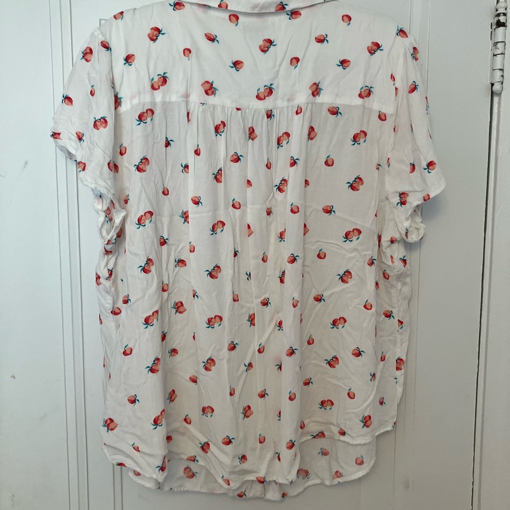 Torrid White Button-Down Peach Top 🍑 - Picture 2 of 8